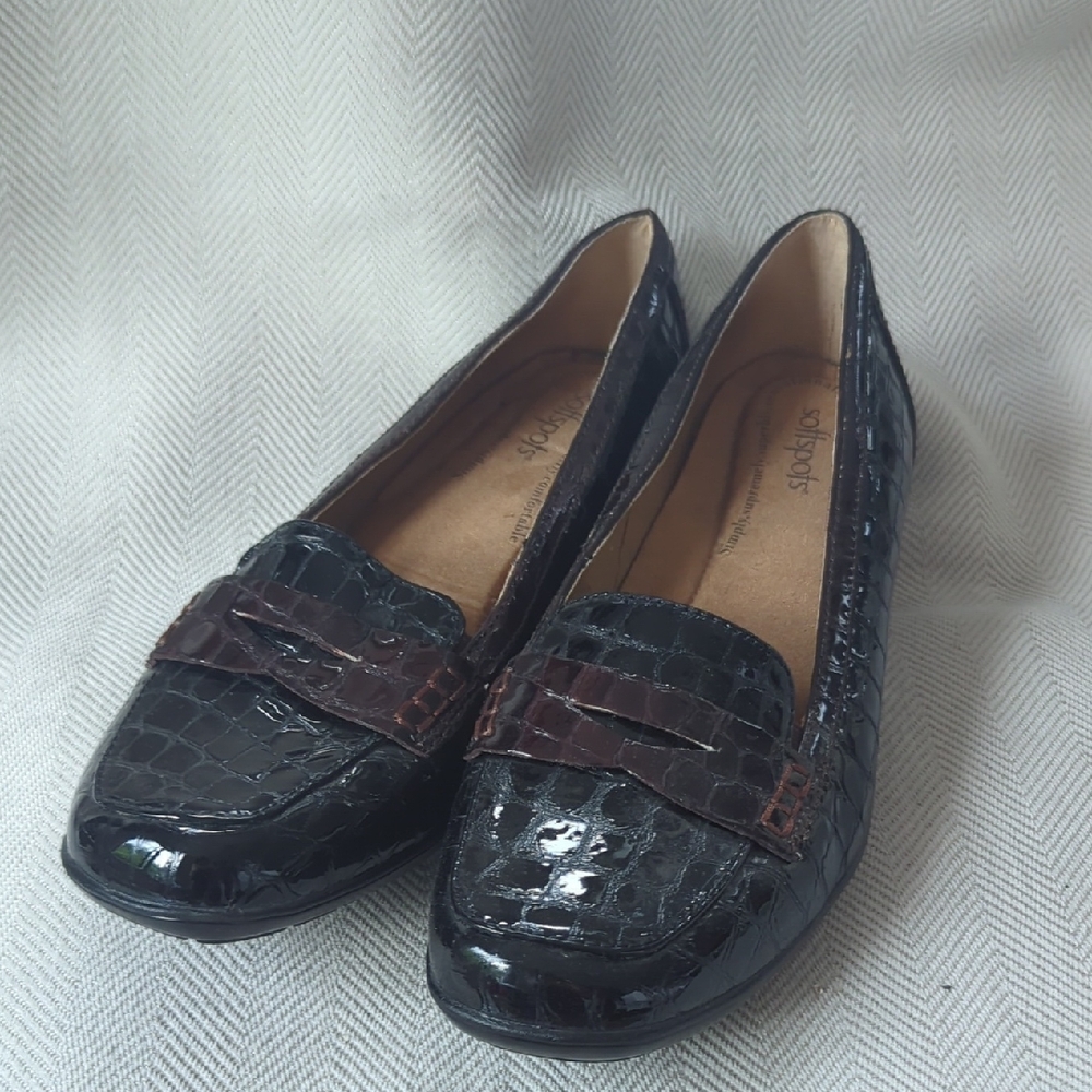 Softspots Black and Brown Croc-Embossed Loafers